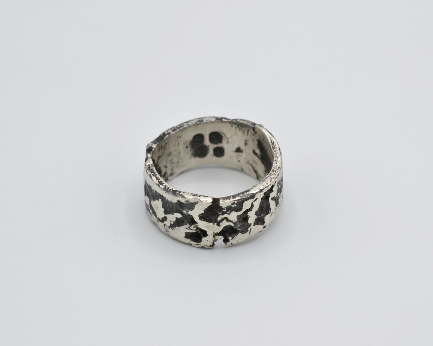 Avant-garde ring made of 950 silver, raw surface, unisex design