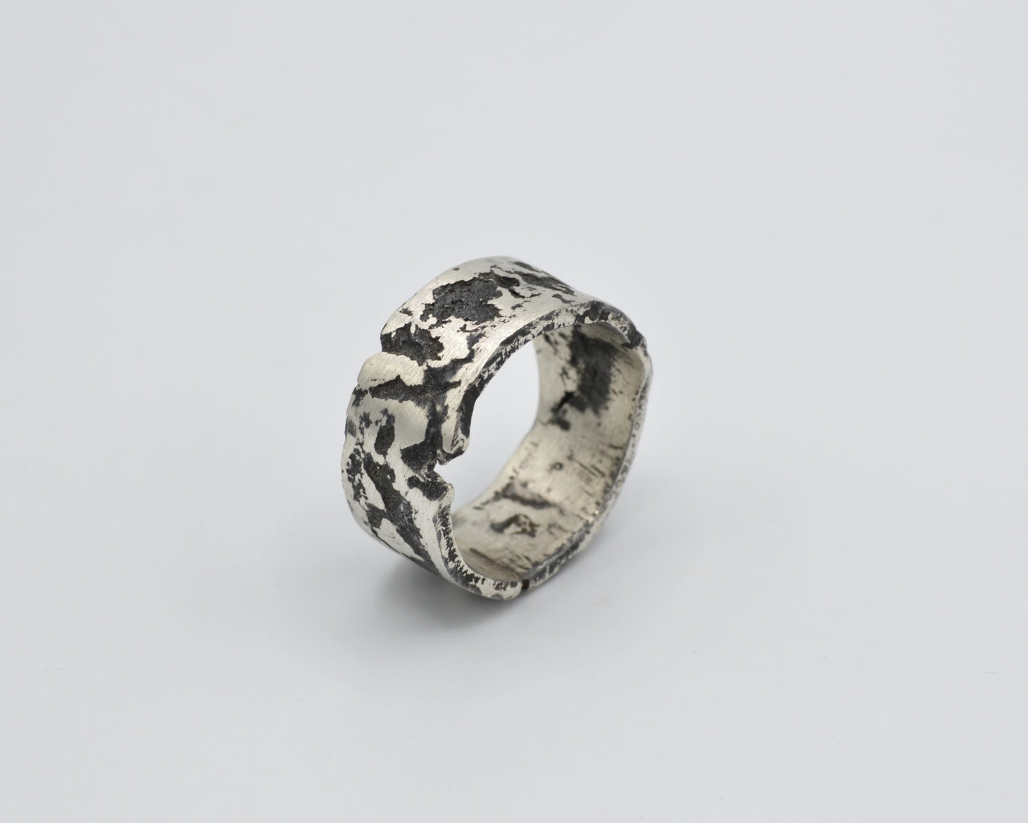 Avant-garde ring made of 950 silver, raw surface, unisex design