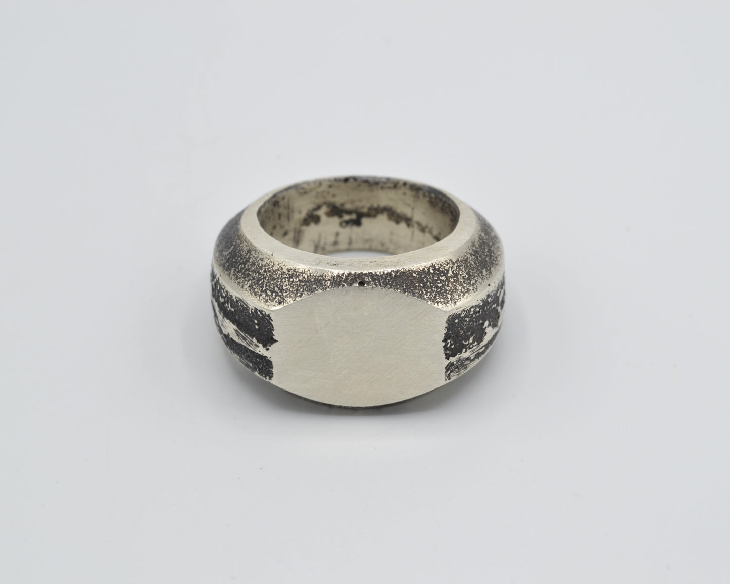 Oxidized silver ring with brutalist structure, handmade in Leipzig