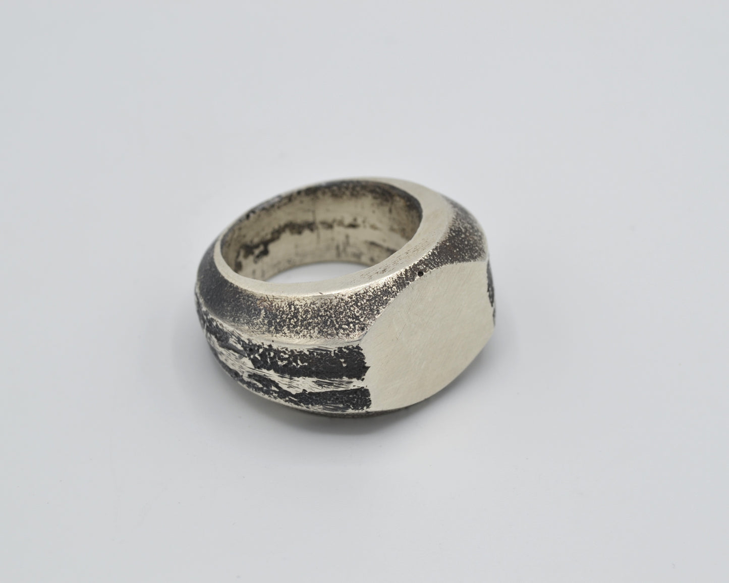 Oxidized silver ring with brutalist structure, handmade in Leipzig