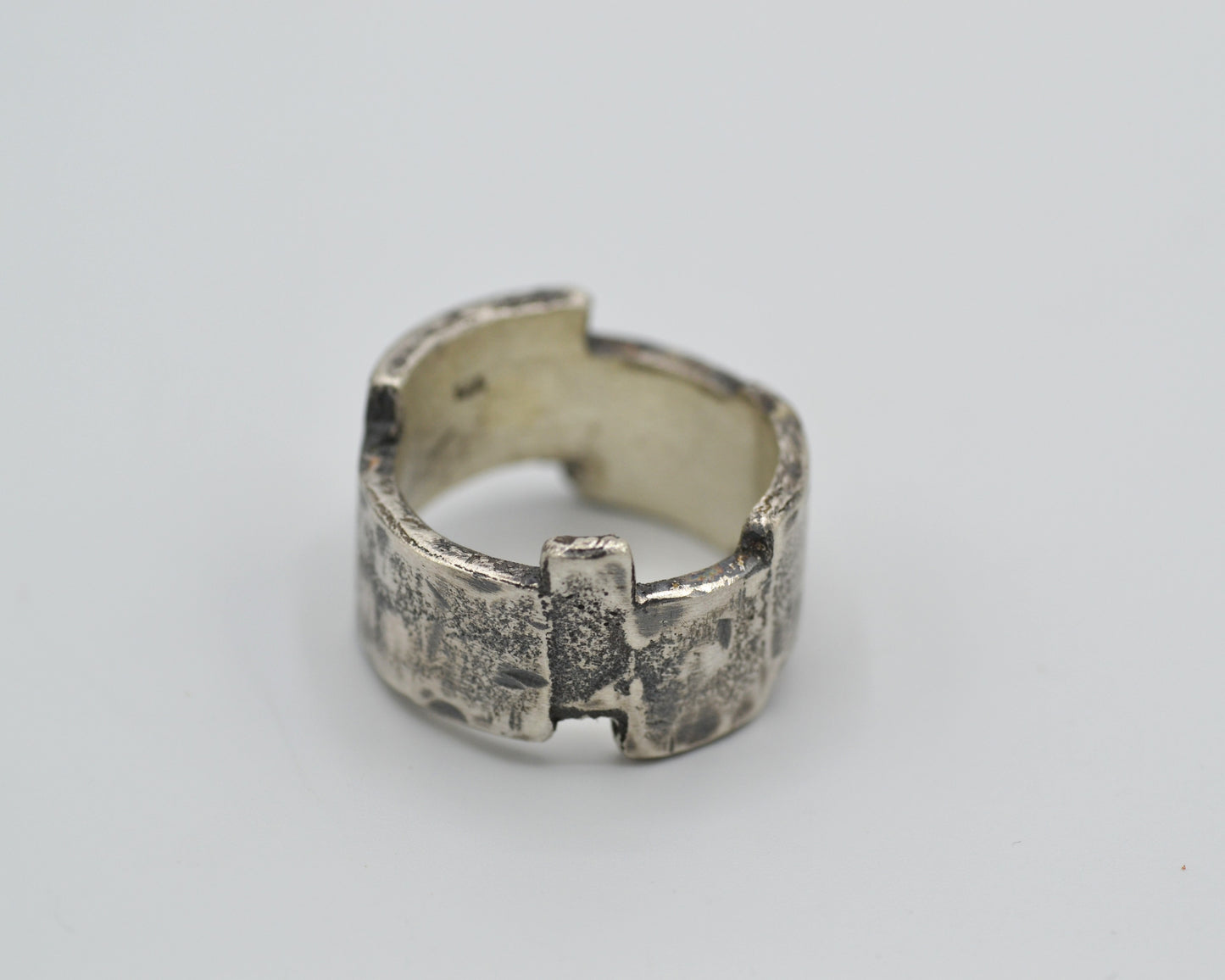 FRAGMENTS Ring