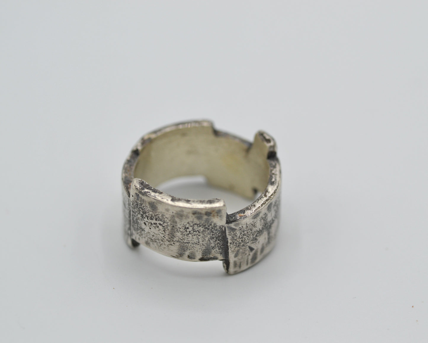 FRAGMENTS Ring