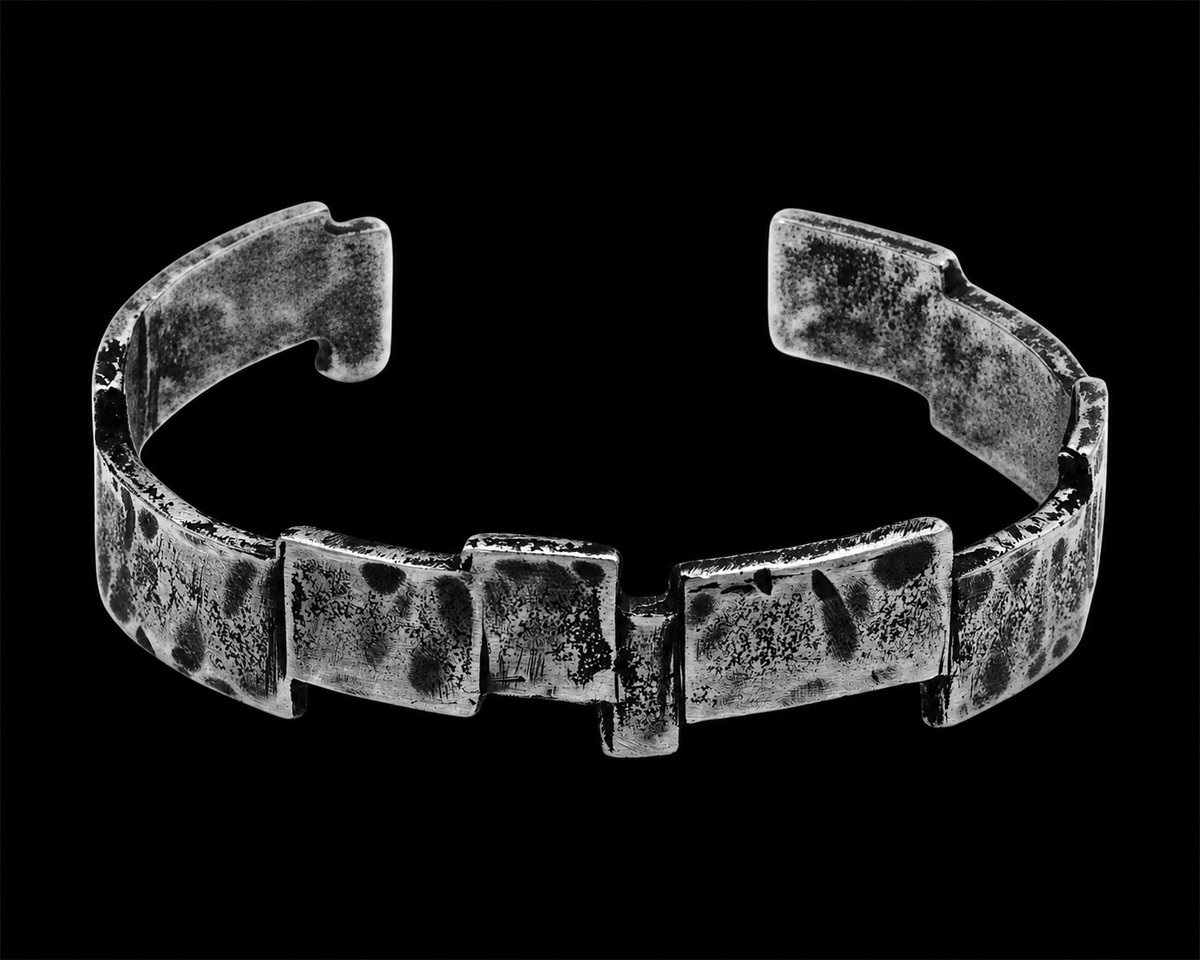 FRAGMENTS CUFF