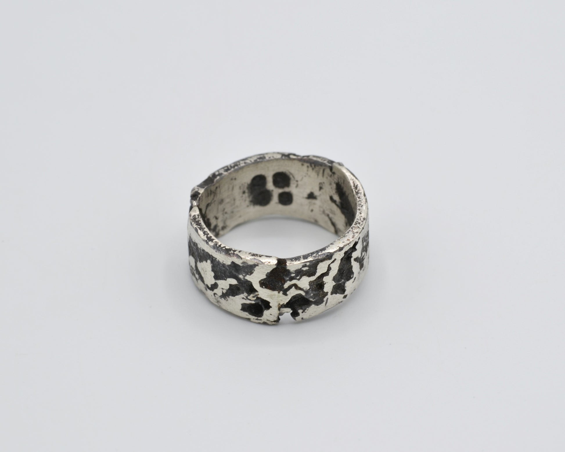 Avant-garde ring made of 950 silver, raw surface, unisex design
