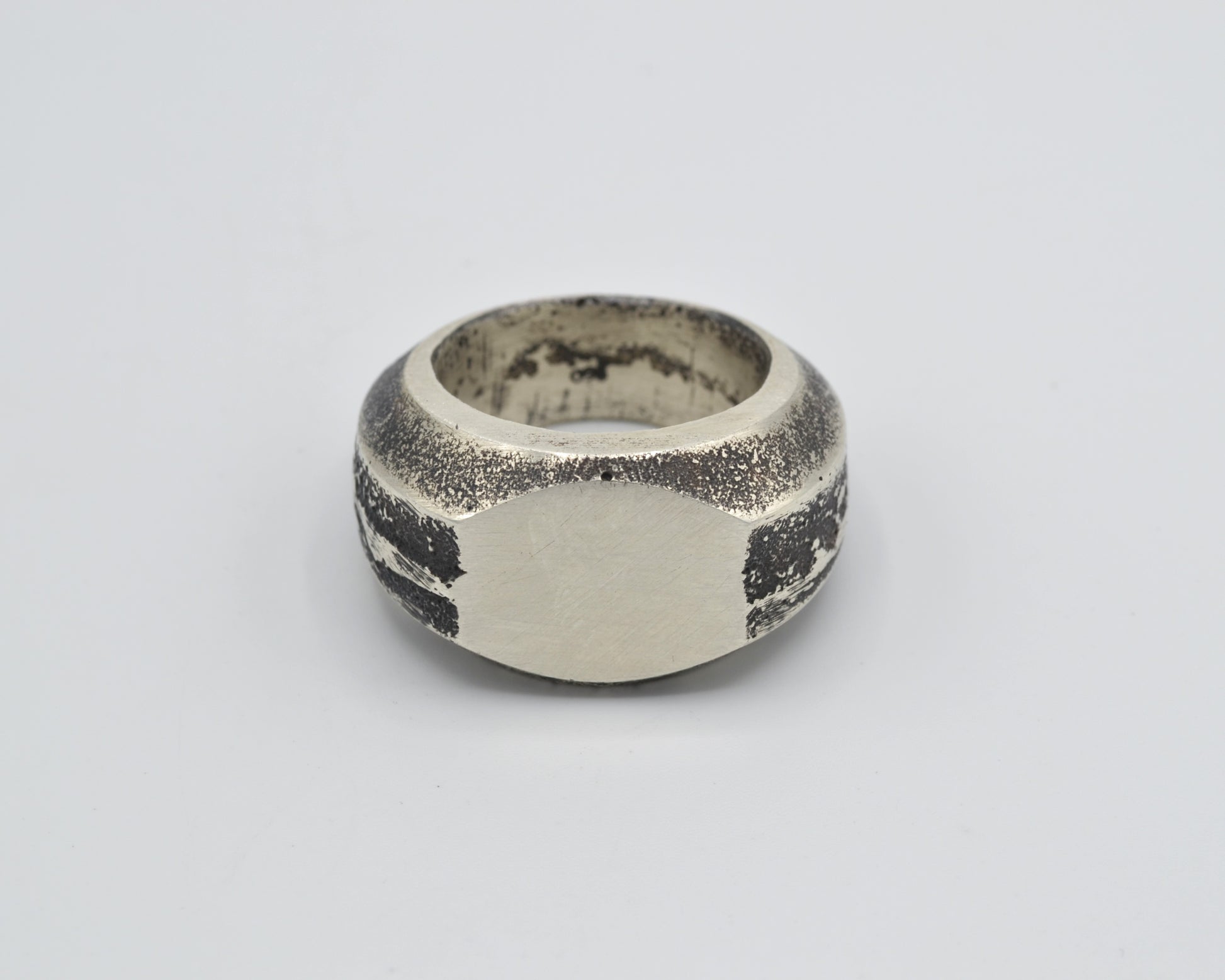 Oxidized silver ring with brutalist structure, handmade in Leipzig