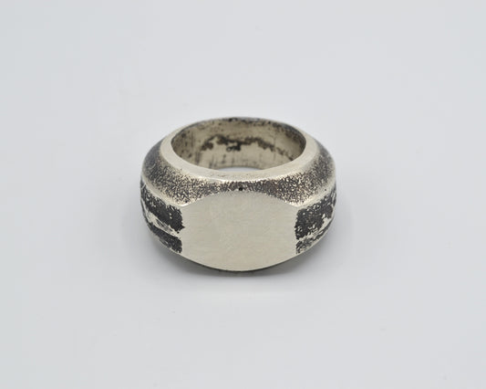 Oxidized silver ring with brutalist structure, handmade in Leipzig