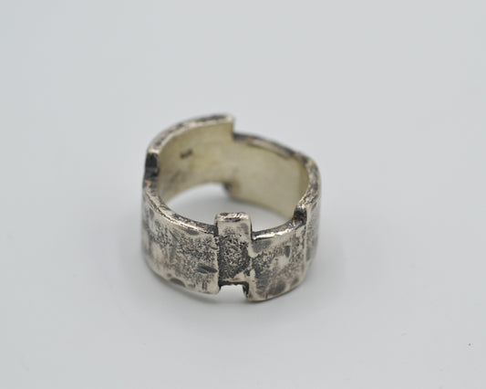 FRAGMENTS Ring