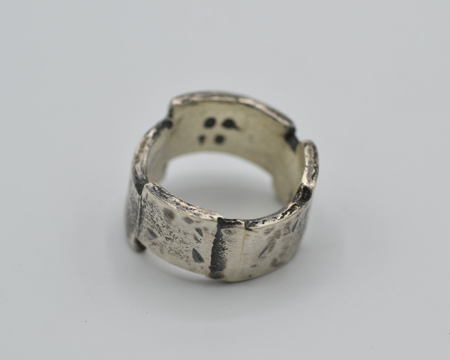 FRAGMENTS Ring